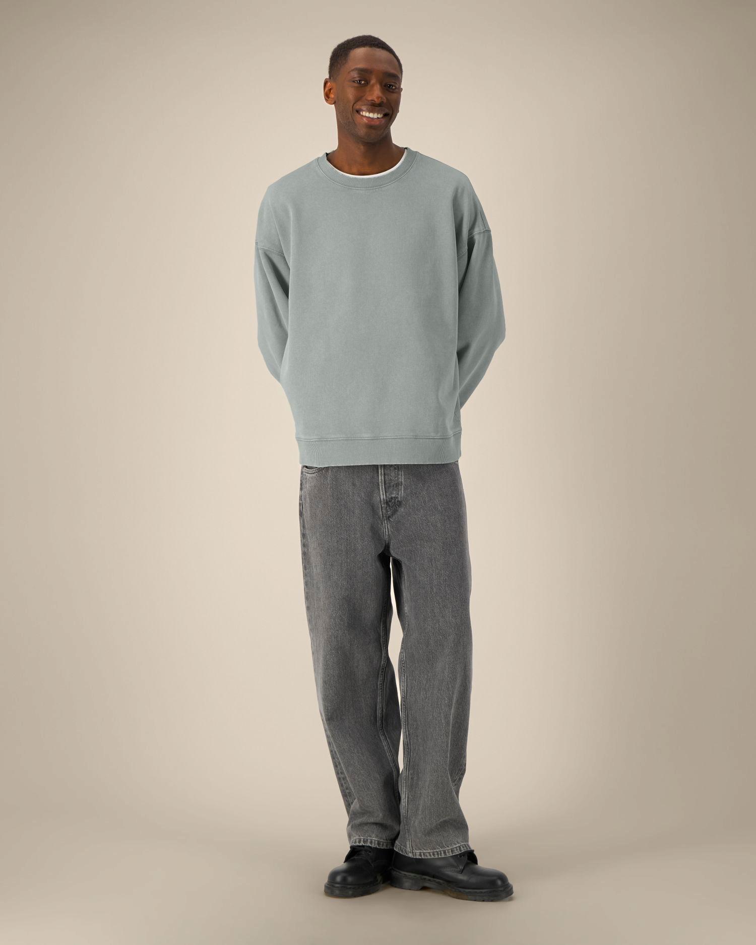 Le sweat-shirt unisexe col rond Oversized Garment-dyed