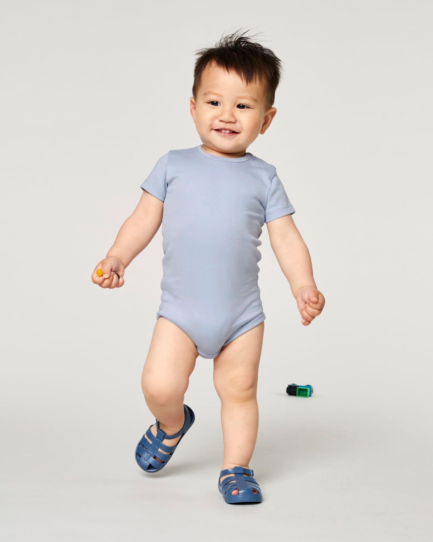 Le body bébé manches courtes