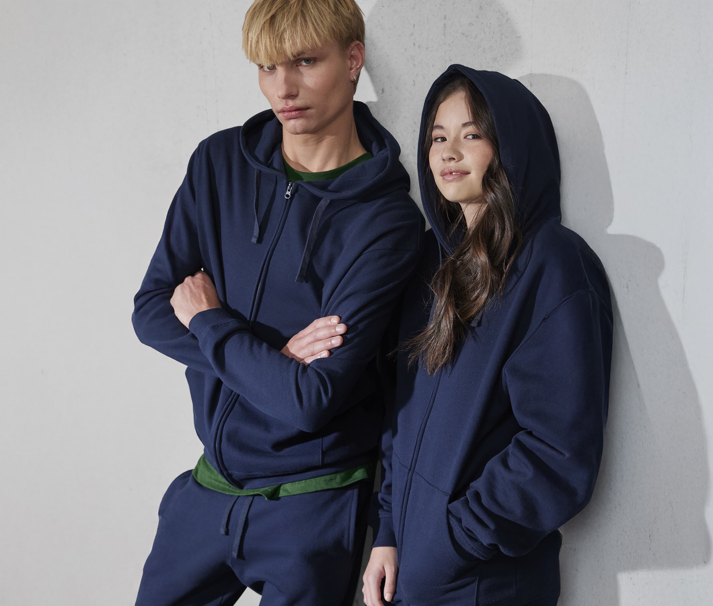 Sweat zippé à capuche unisexe