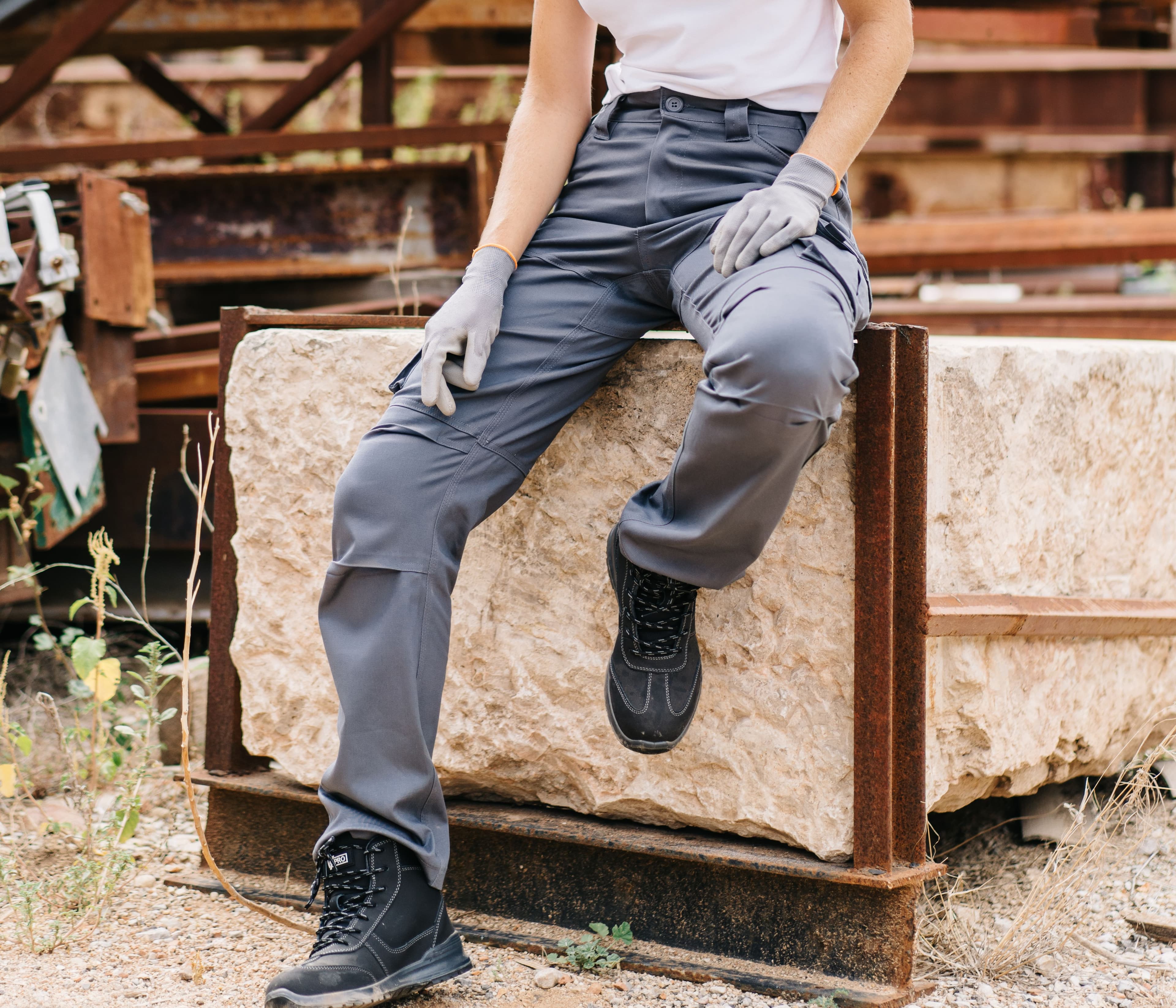 Pantalon multipoches en coton stretch