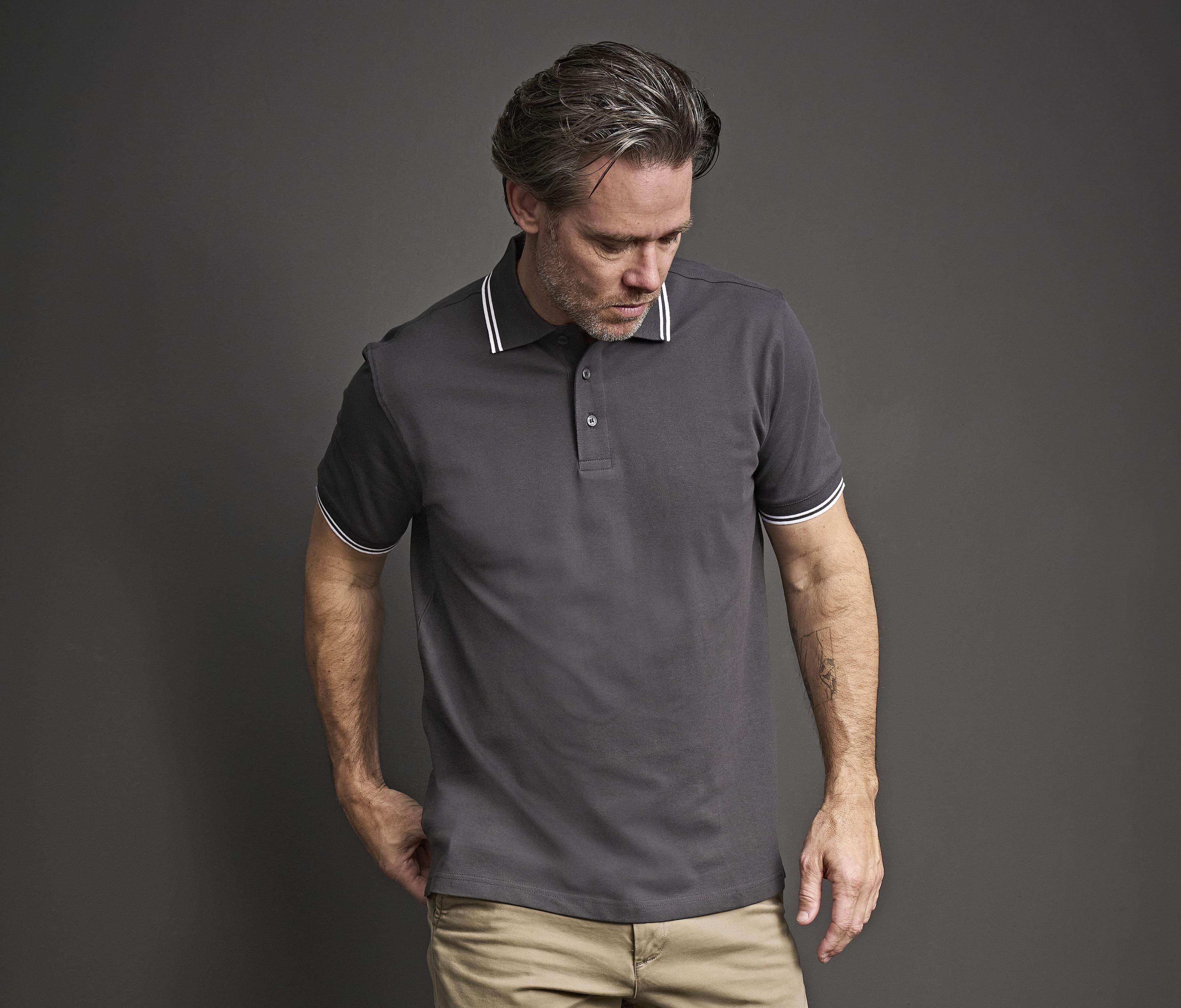 Polo homme col et manches contrastés